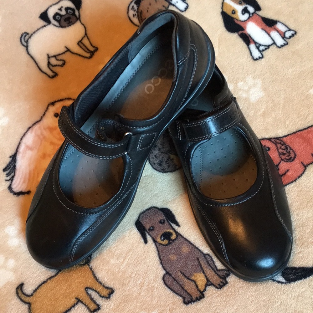 Black Mary Jane flat shoes by Ecco, NWOT!
